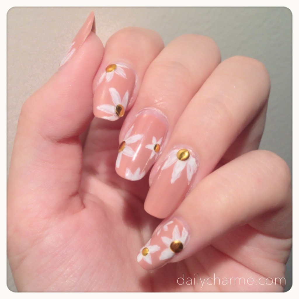 Round Studs Nail Designs: Gold & HOLO!